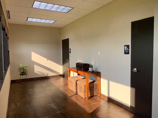 More Photos Of 345 Memorial Dr, Crystal Lake Showroom For Sale