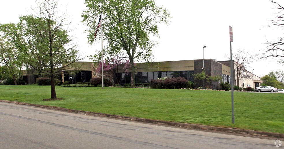 Primary Photo Of 5300 Katrine Ave, Downers Grove Manufacturing For Lease
