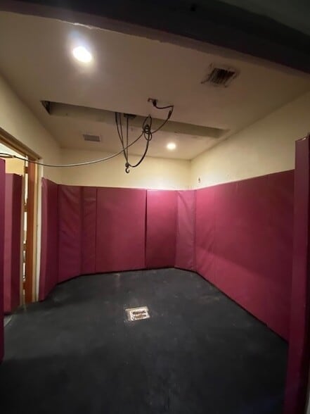 More Photos Of 707 Woods Rd, Brookshire Warehouse For Sale