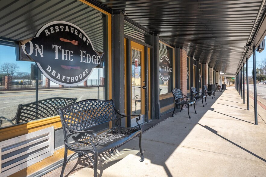 More Photos Of 109 N Houston St, Edgewood Restaurant For Sale