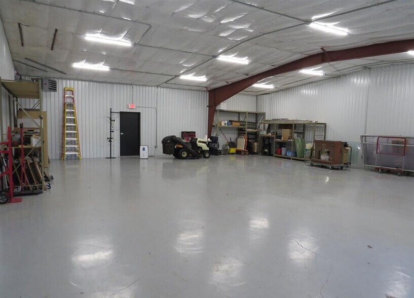 More Photos Of 1703 Candletree Dr, Peoria Warehouse For Lease