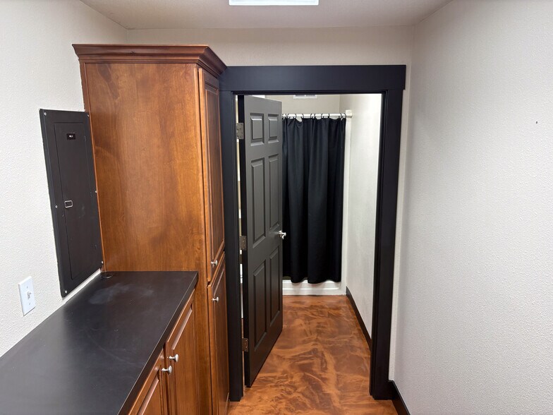 More Photos Of 3431 SE River Rd, Hillsboro Industrial For Sale