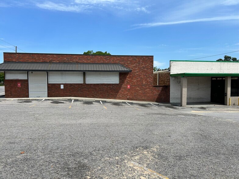 More Photos Of 165 S Main St, Allendale Freestanding For Lease