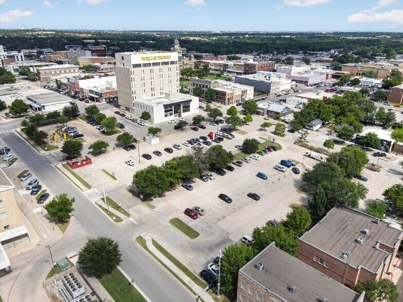 More Photos Of 107 W Hickory St, Denton General Retail For Sale