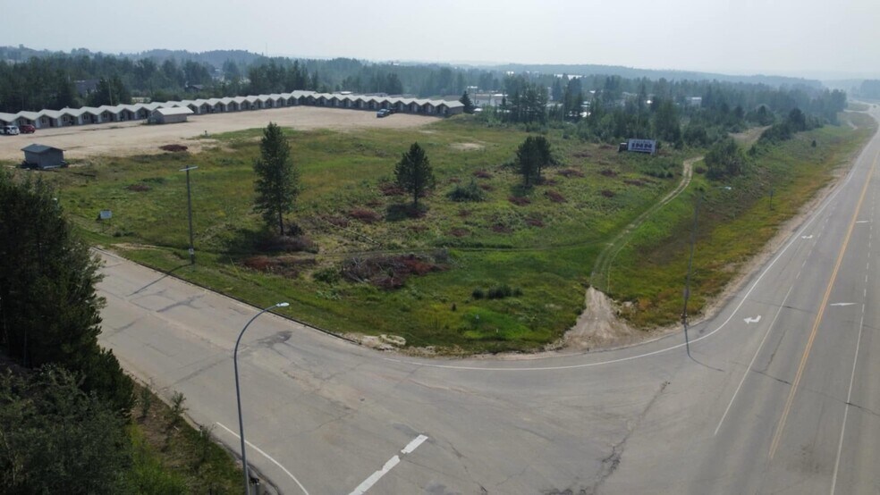 More Photos Of 5125 North Avenue ave, Swan Hills Hotel For Sale