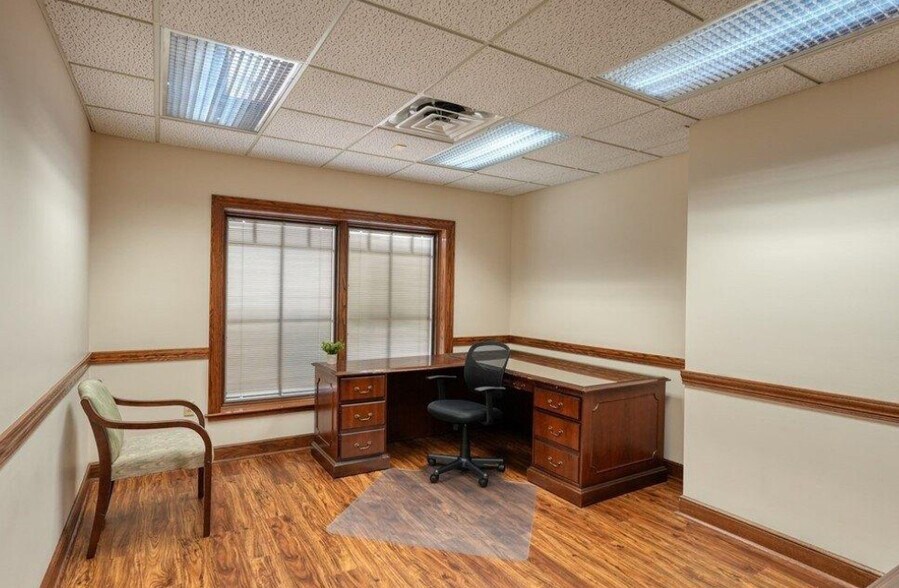 More Photos Of 941 Steubenville Ave, Cambridge Office For Lease