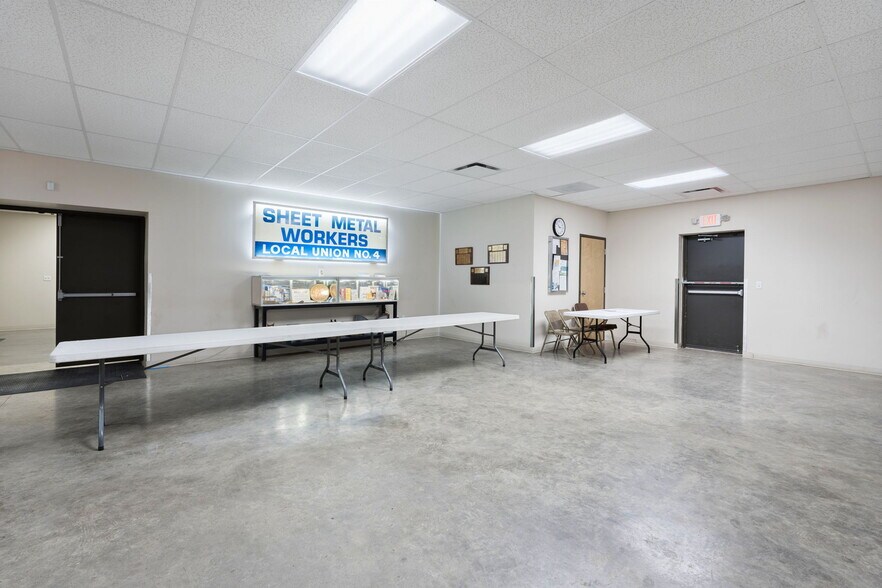 More Photos Of 6735 Whitten Pl, Memphis Service For Sale