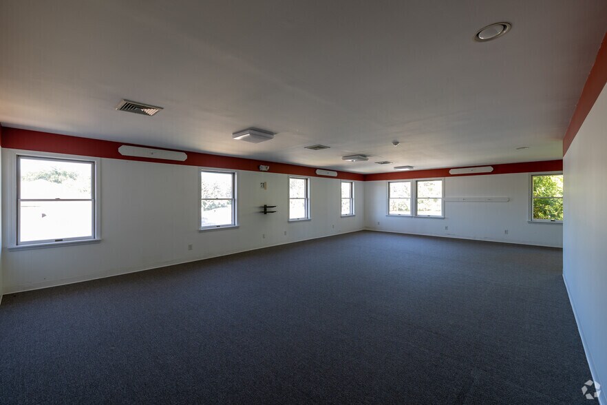 More Photos Of 100 Quarry Rd, Hamburg Medical For Lease