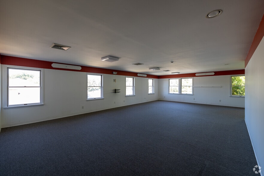 More Photos Of 100 Quarry Rd, Hamburg Medical For Lease