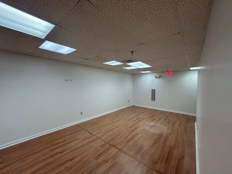 More Photos Of 812 Main St, Osterville Office Residential For Lease