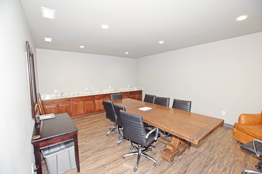 More Photos Of 10503 W County Rd 72, Midland Warehouse For Lease