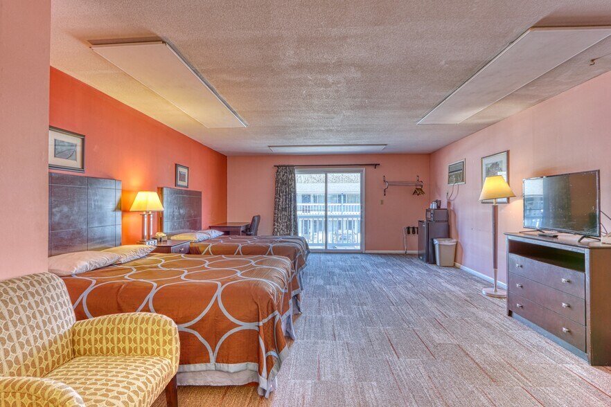 More Photos Of 726 S Highway 35, Saint Croix Falls Hotel For Sale