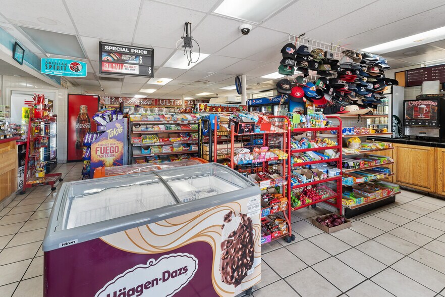 More Photos Of 943 W Westfield Ave, Porterville Service Station For Sale