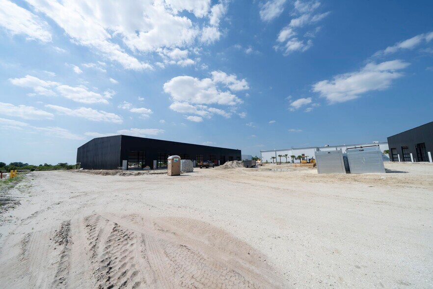 More Photos Of 8411-8419 Duffie Dr, Punta Gorda Industrial For Sale