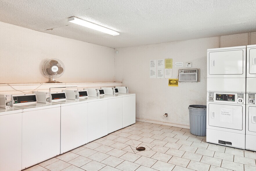 More Photos Of 4500 N MacArthur Blvd, Warr Acres Apartments For Sale