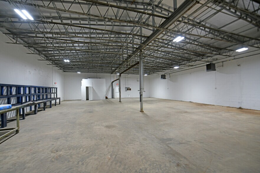 More Photos Of 205-207 Ginn St, Greenwood Service For Sale