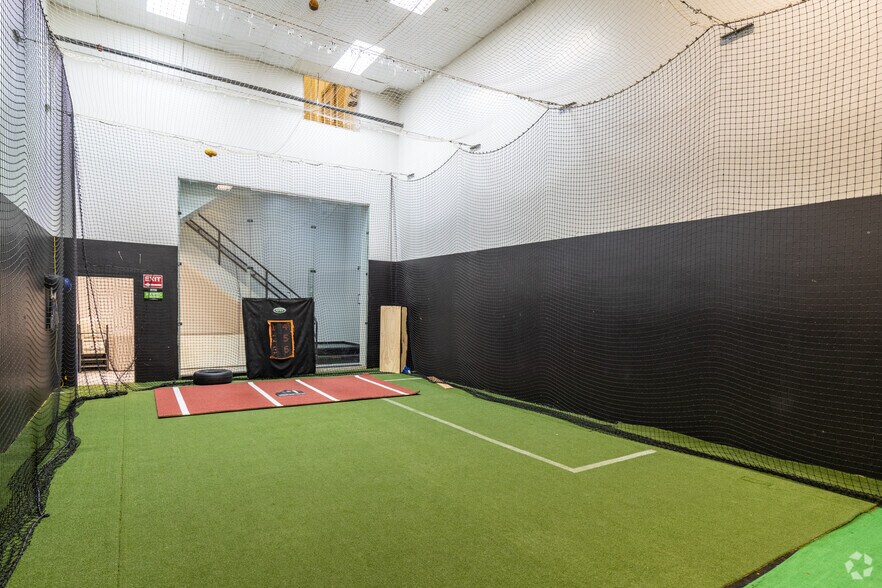 More Photos Of 8 Cornwall Ct, East Brunswick Freestanding For Lease