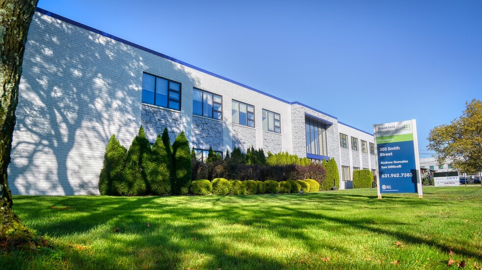 More Photos Of 303 Smith St, Farmingdale Warehouse For Lease