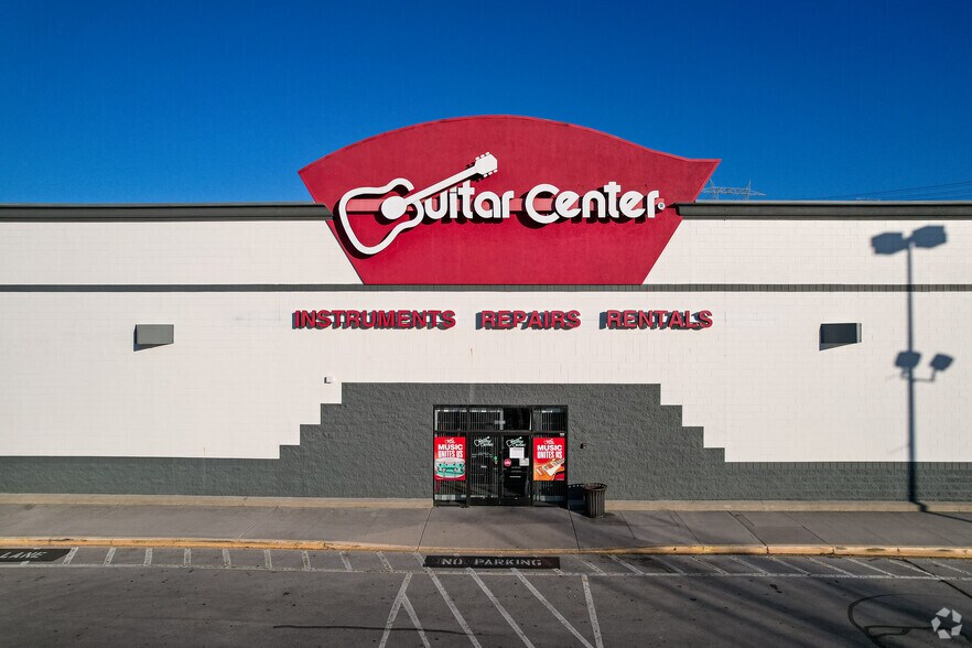 More Photos Of 106-180 N Peters Rd, Knoxville Unknown For Lease