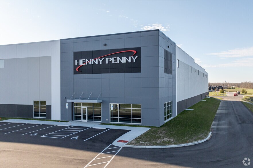 More Photos Of 301 Lau Pky, Englewood Distribution For Lease