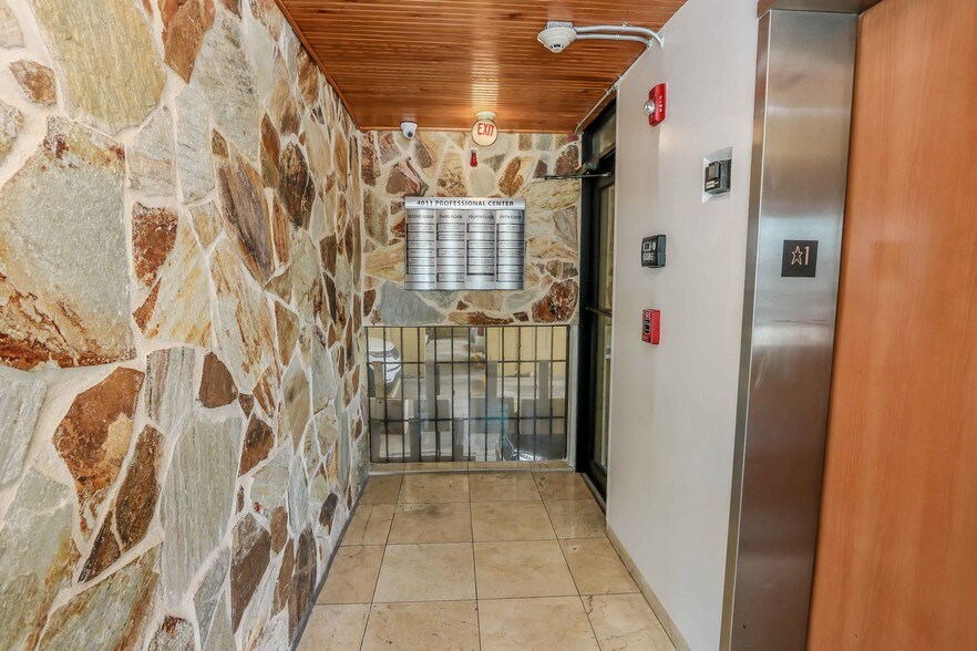 More Photos Of 4011 W Flagler St, Miami Loft Creative Space For Lease