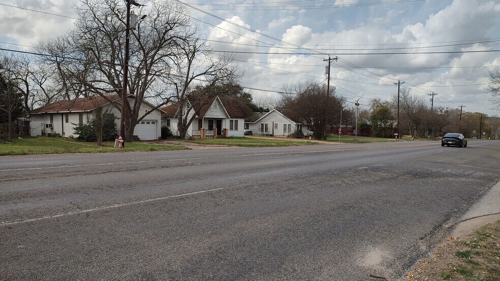 More Photos Of 1703 N Park St, Brenham Land For Sale