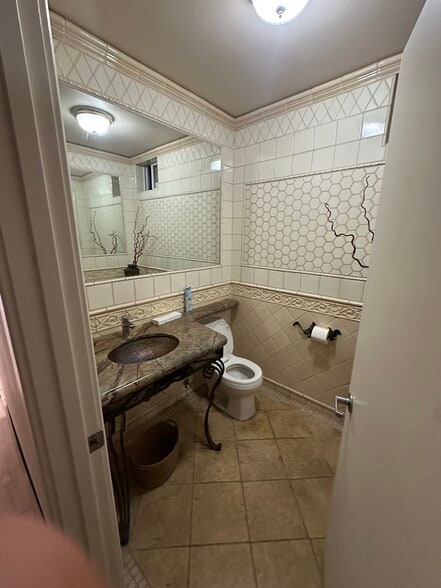 More Photos Of 874 Alua St, Wailuku Warehouse For Sale