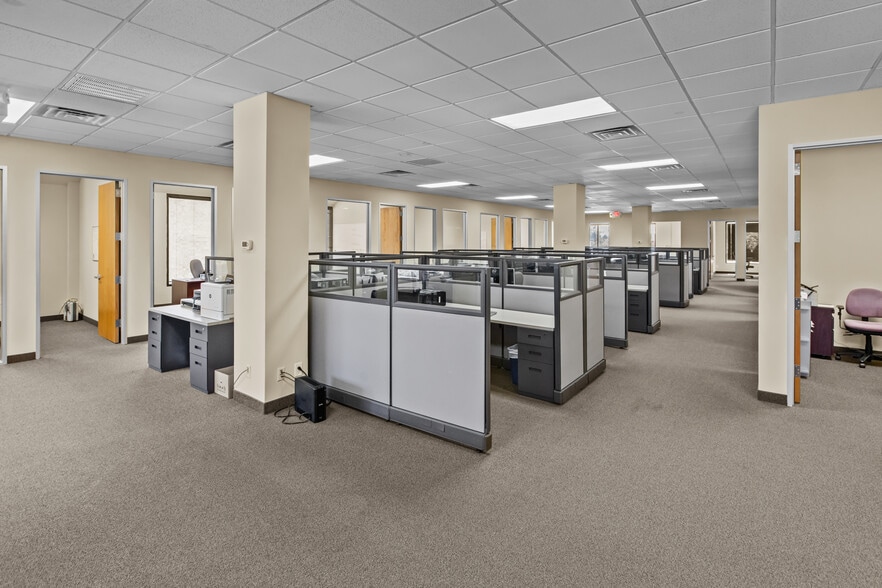 More Photos Of 901 Waterfall Way, Richardson Office For Sale