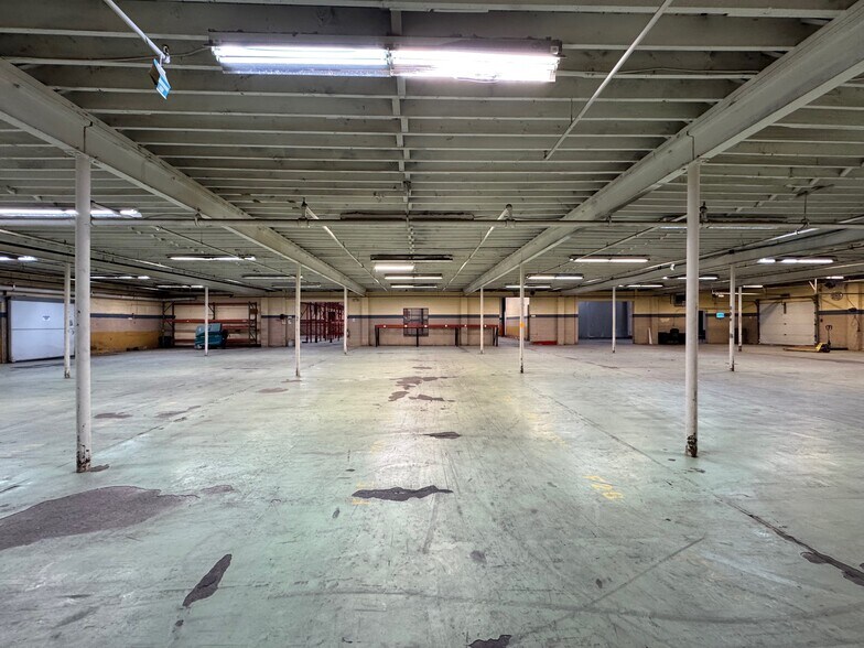 More Photos Of 195 Hudson St, Cornwall-on-Hudson Distribution For Lease
