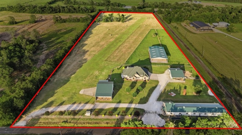 More Photos Of 12416 County Road 201, Plantersville Airplane Hangar For Sale