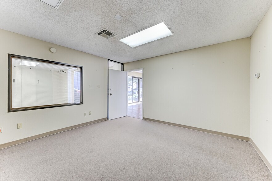 More Photos Of 9802 Whithorn Dr, Houston Office For Sale