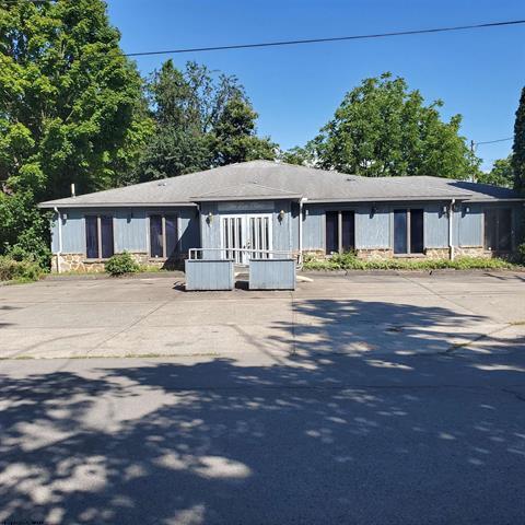 Primary Photo Of 635 Robert E Lee Ave, Elkins Medical For Sale