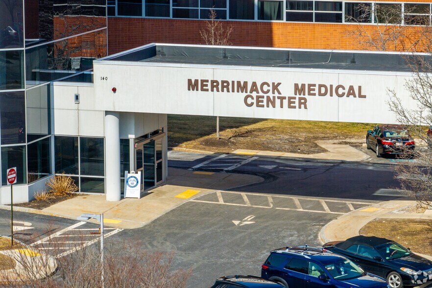 More Photos Of 62 Brown St, Haverhill Medical For Lease