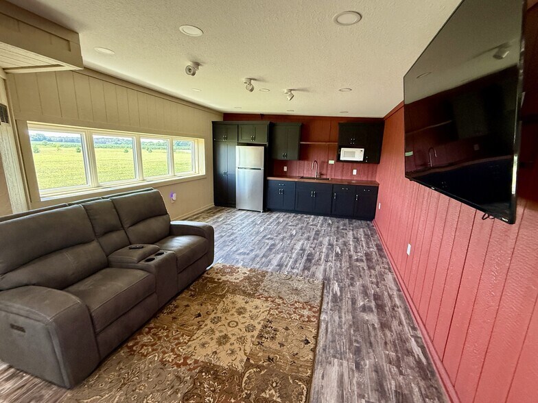 More Photos Of 663 Valerie Ave, Hudson Self Storage For Sale