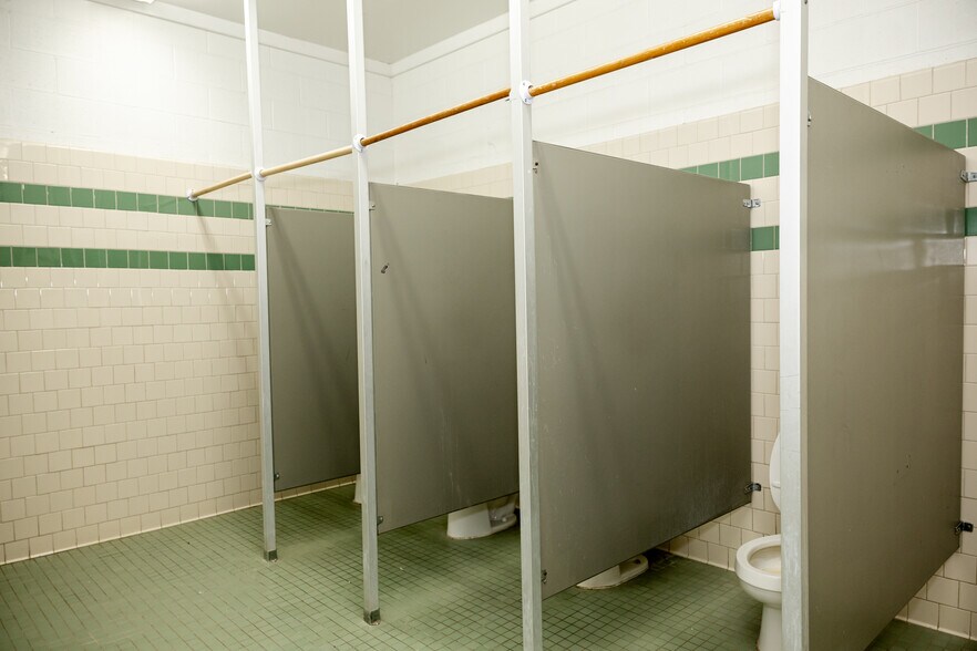 More Photos Of 626 Old River Rd, Sylvania Manufacturing For Sale