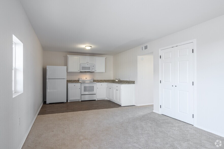 More Photos Of 1712 E 3rd St, Big Spring Apartments For Sale