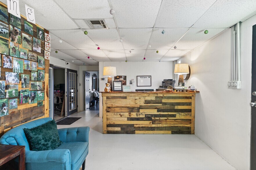 More Photos Of 119 Old River Rd, Montgomery Veterinarian Kennel For Sale