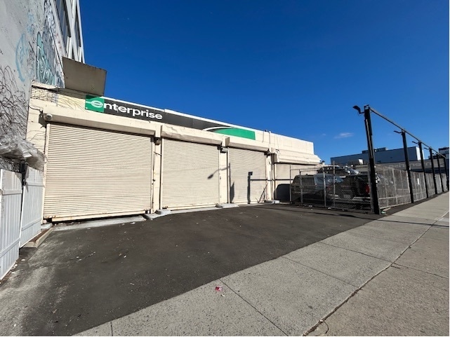 Primary Photo Of 3609-3615 Queens Blvd, Long Island City Warehouse For Lease