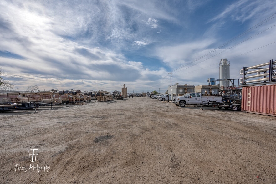 More Photos Of 7005 Downing Ave, Bakersfield Warehouse For Sale