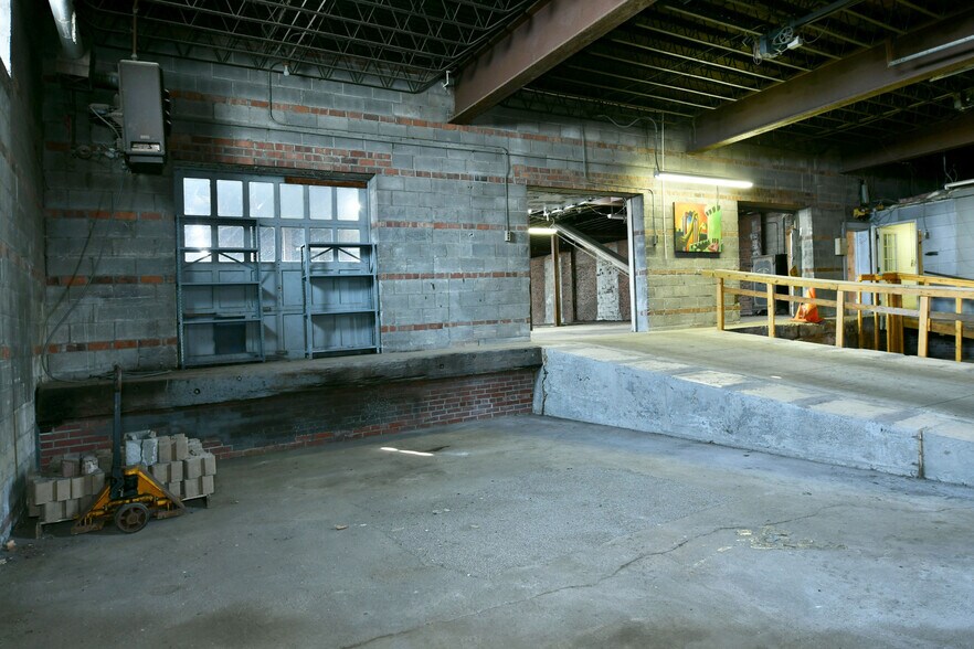 More Photos Of 944 W Rayen Ave, Youngstown Industrial For Sale