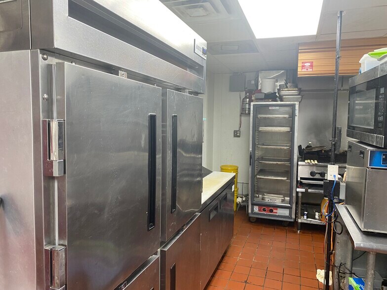More Photos Of 3855 Elvis Presley Blvd, Memphis Fast Food For Sale