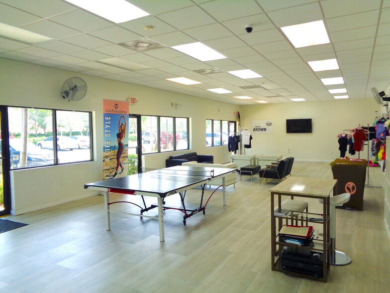 More Photos Of 11300-11354 Wiles Rd, Coral Springs General Retail For Lease