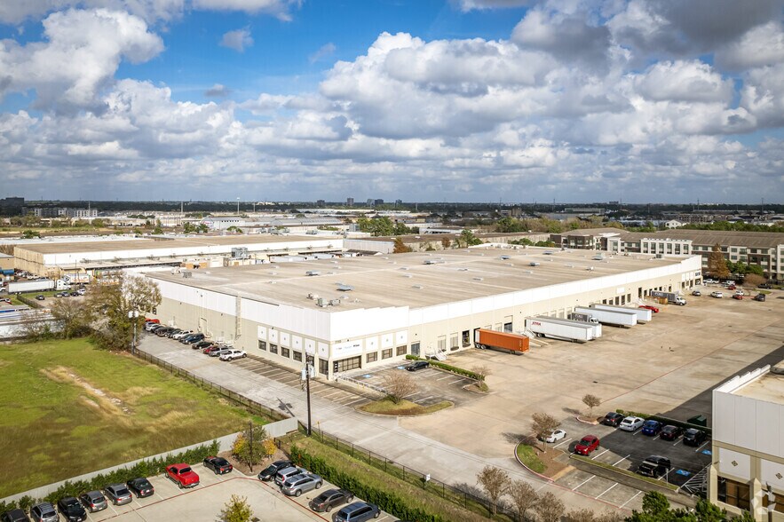 More Photos Of 7110 Old Katy Rd, Houston Warehouse For Lease