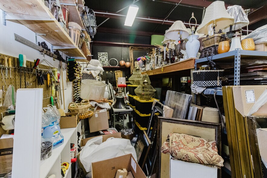 More Photos Of 736 N Andover Rd, Andover Storefront For Sale