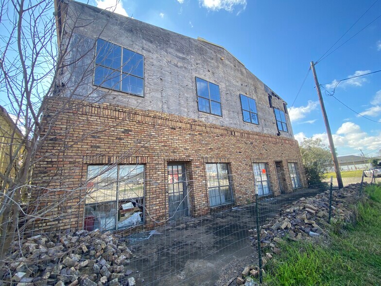 More Photos Of 6050 39th St, Groves Storefront Retail Office For Sale