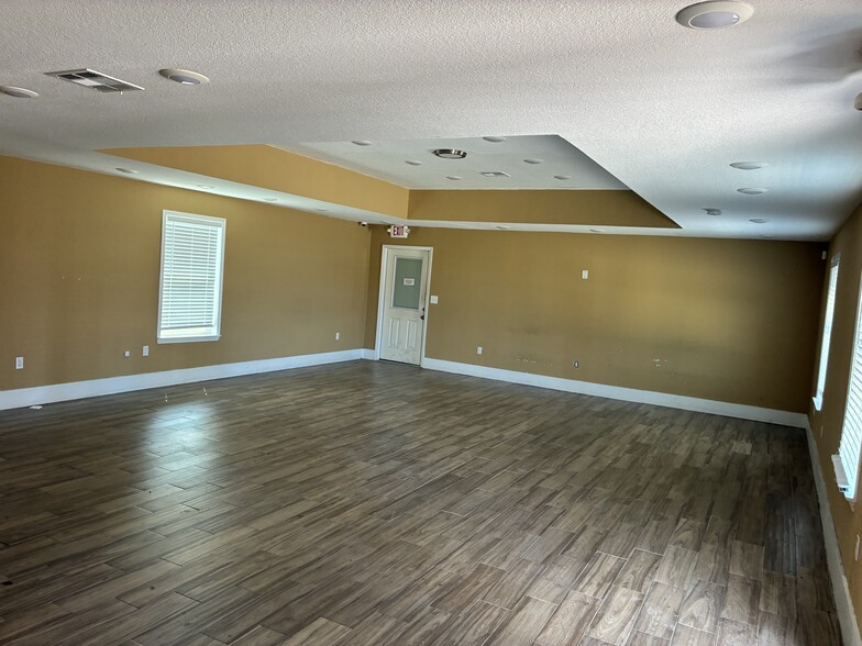 More Photos Of 1900 E Veterans Memorial Blvd, Killeen Auto Dealership For Lease