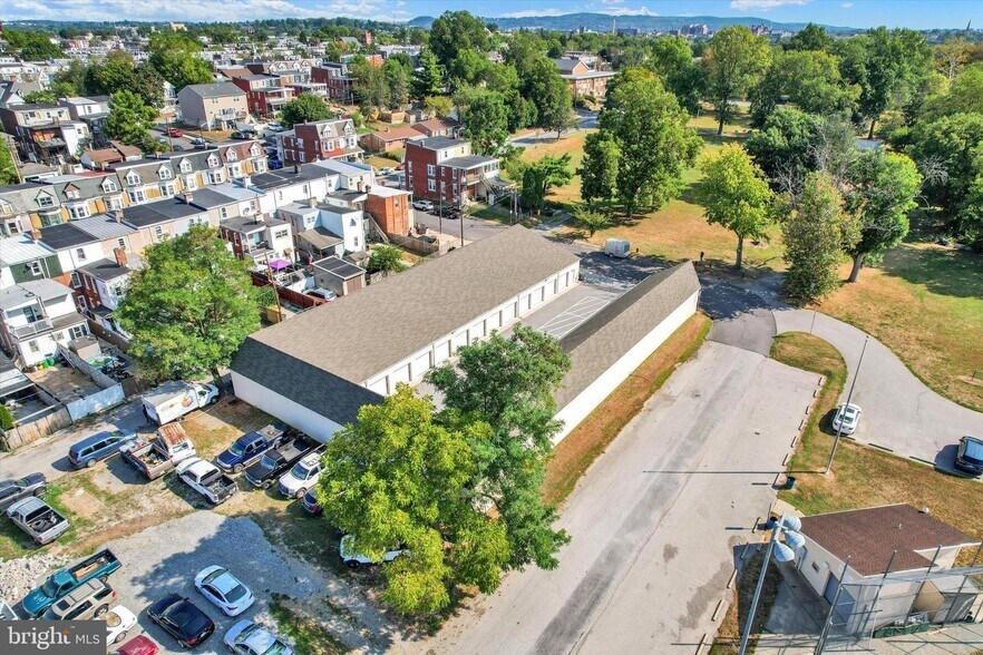 More Photos Of 370 Sheridan st, York Specialty For Sale