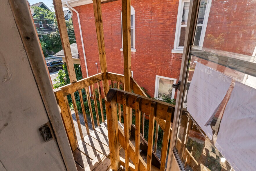 More Photos Of 541 Aylmer St N, Peterborough Apartments For Sale