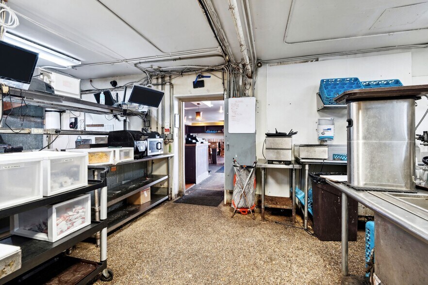 More Photos Of 2901-2917 Magazine St, New Orleans Storefront Retail Office For Lease