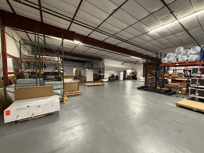 More Photos Of 2775 Business Center Blvd, Melbourne Warehouse For Sale